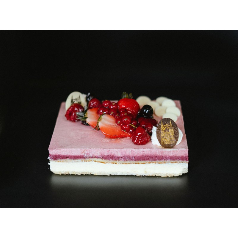 Gâteau aux Fruits Rouges et Chocolat Blanc : L'Harmonie Parfaite de Saveurs Fruitées et Crémeuses