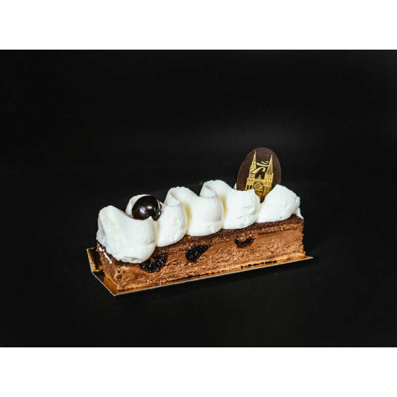 Gâteau Forêt Noire : L'Indémodable Délice aux Cerises et Chantilly