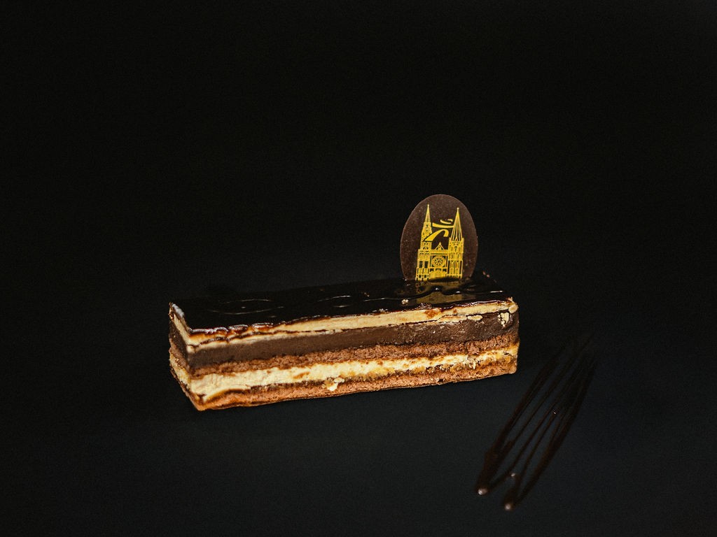 Gâteau Opéra : L'Excellence de la Pâtisserie Française au Café et Chocolat