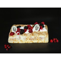 Gâteau fruits rouges crêpe dentelle