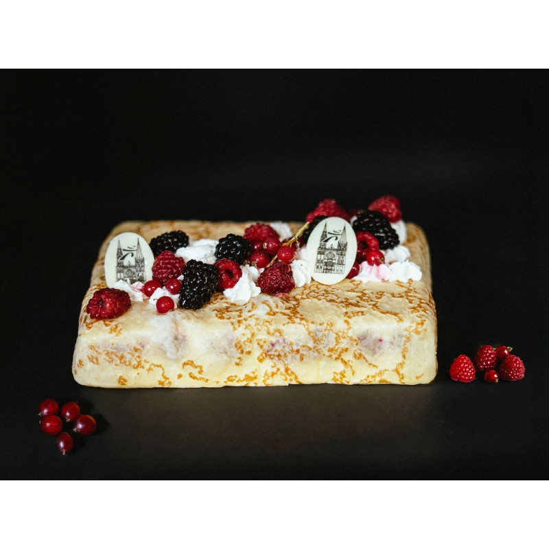 Gâteau fruits rouges crêpe dentelle