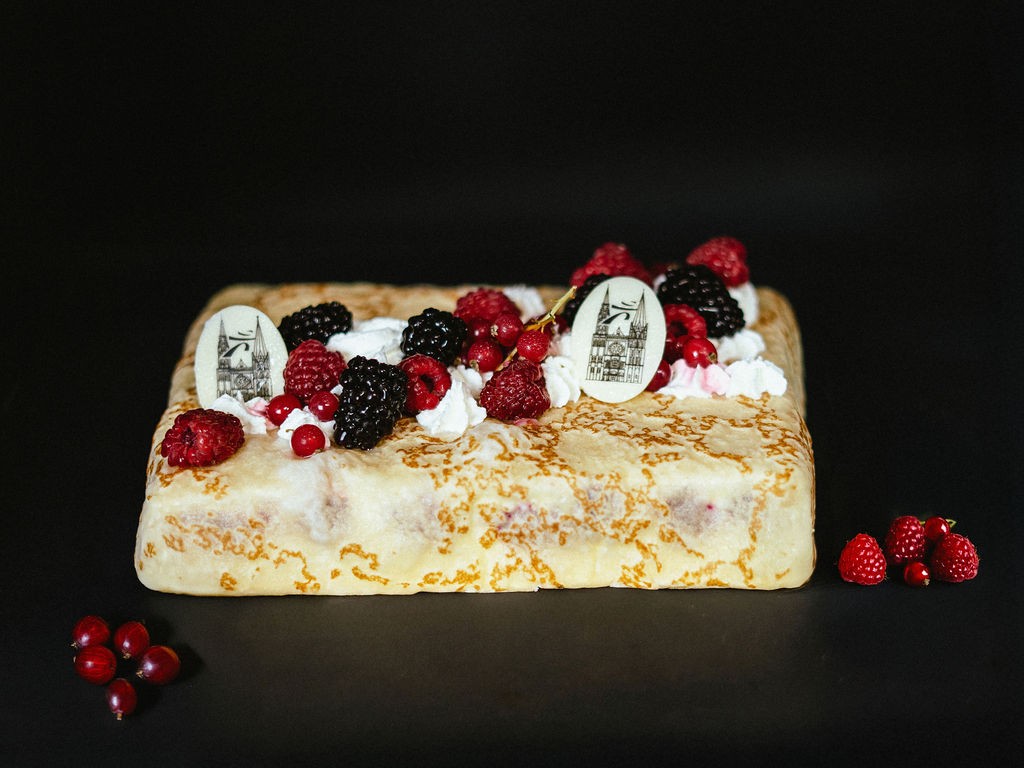 Gâteau fruits rouges crêpe dentelle