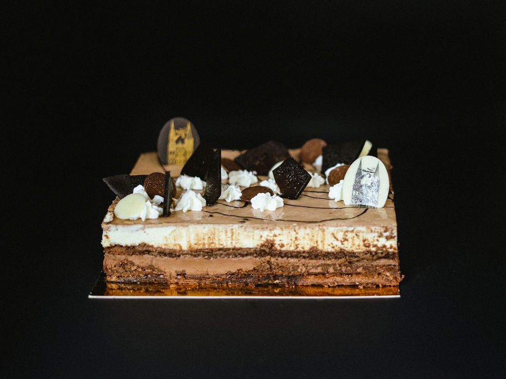 Gâteau 3 Chocolats : L'Indulgence Sucrée pour les Amateurs de Chocolat
