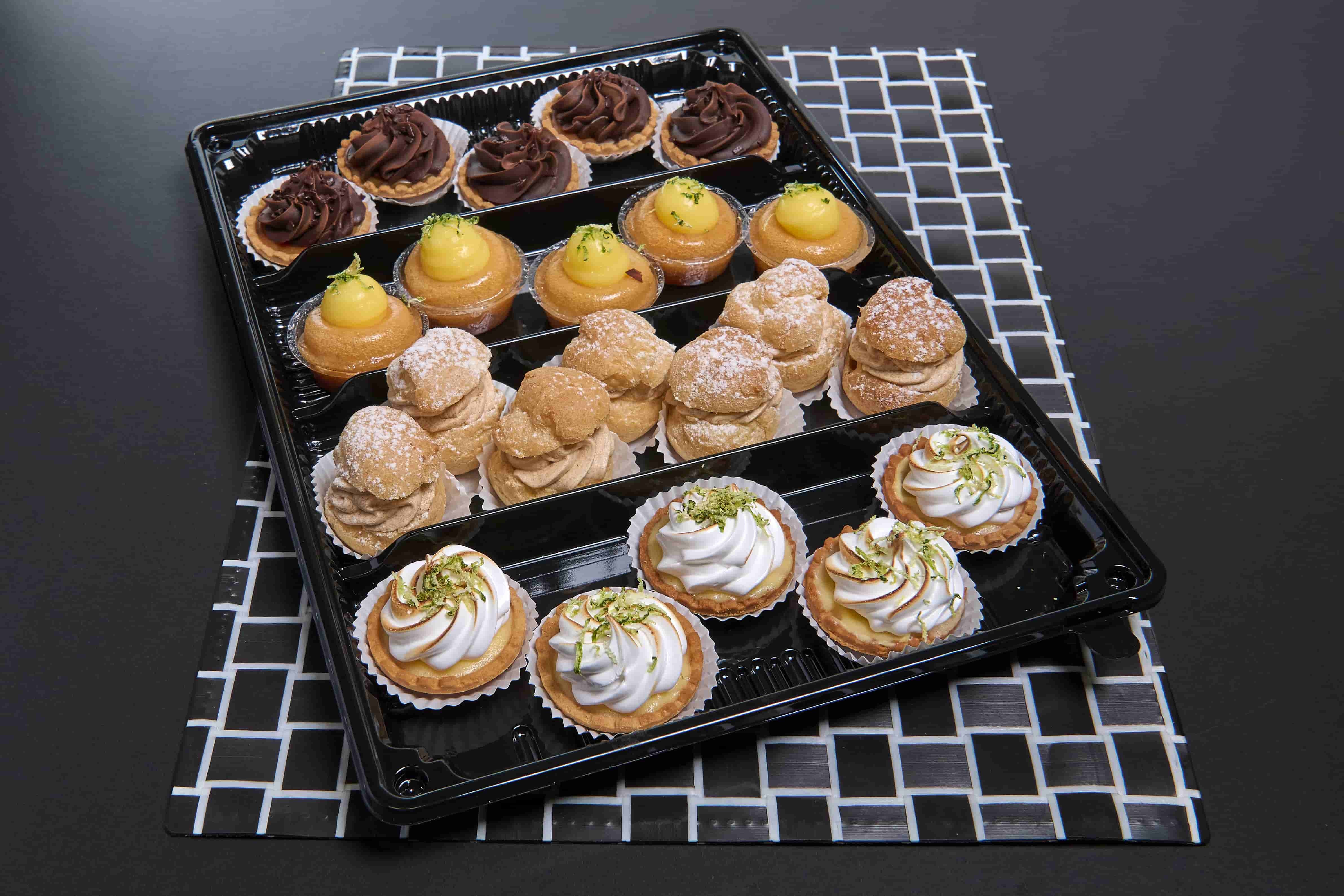 Mignardise Paris-Brest ou Baba au Rhum